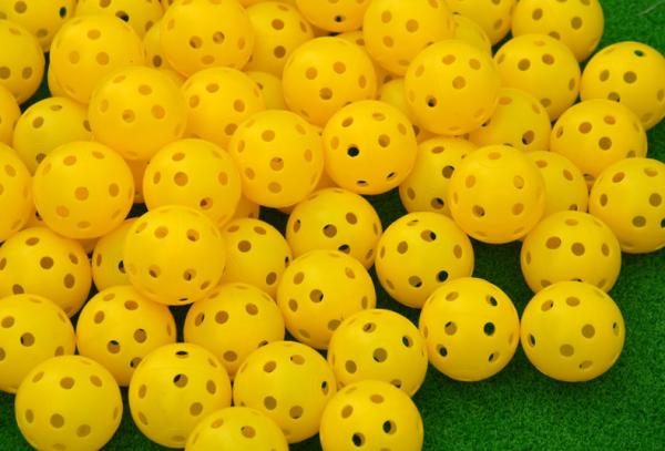 hollow practice golf ball ， hole hole plastic golf ball ， golf ball , golf balls ,  golf practice ball