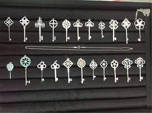   diamonds  key 18kt gold  with yellow gold or white gold or pink gold
