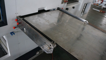 Горячий выбивать и плашки автомат для резки Creasing бумаги картона 1070X770mm