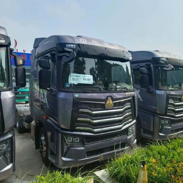 Customized Request HOWO Gas Tractor 840 510HP 6*4/4*2/6*2 Customizable Transport Truck