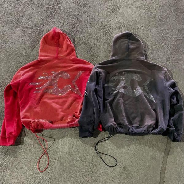 Des sweat-shirts et des shorts pour hommes