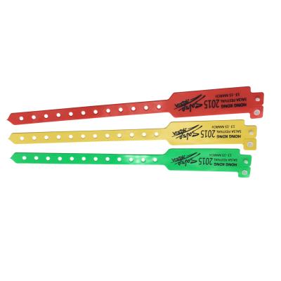 One Time Use RFID Chip Wristband For Waterpark Soft PVC Bracelet 860-960MHz