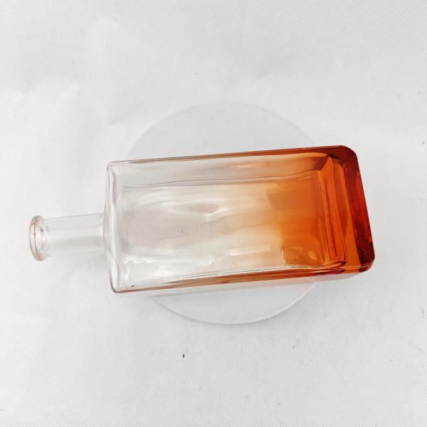 Промышленный напиток 500 мл Прозрачная плоская квадратная водка Виновая стеклянная бутылка со стеклянной или пробковой крышкой