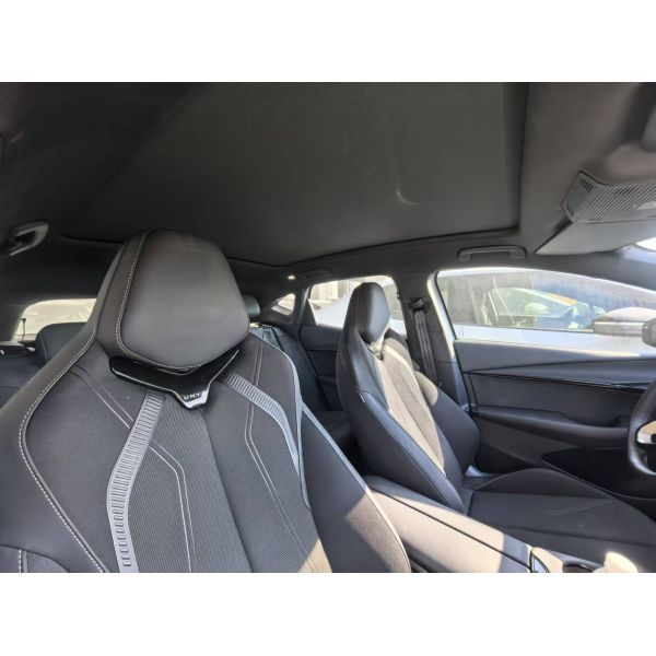 Volkswagen ID. UNYX Pro Long Range Edition with 80.2 kWh Battery and Facelift Automatic