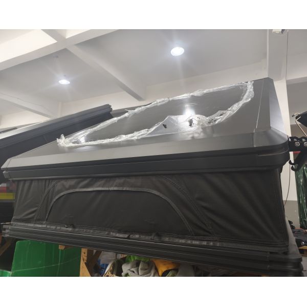 Waterproof 4x4 Aluminum Hard Shell Triangle Top Roof Tent 4-Person Oxford Fabric Rooftop Tent for Camping