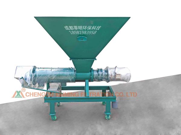 Green Color Solid Liquid Separation Machine For Chicken Manure Treatment