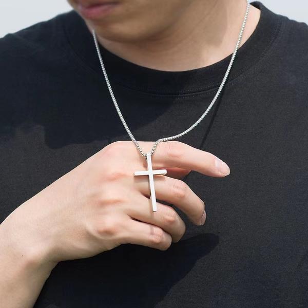 Collar de acero inoxidable dorado de 22 pulgadas y 24 pulgadas. Collar masculino de cruz personalizado.