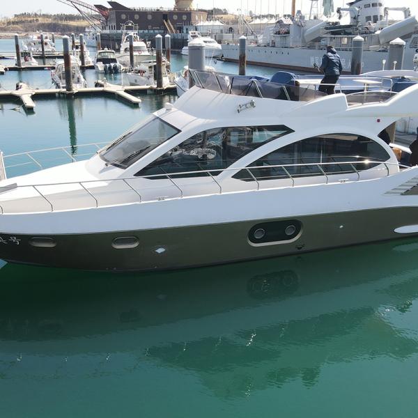 17.2m Yachts Luxury Fiberglass Alloy Fishing Boat Big Luxury Yacht Prices
