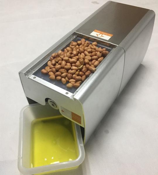 Screw Oil Pressing Groundnut Oil Making Machine 220V Voltage 12 Kg Weight
