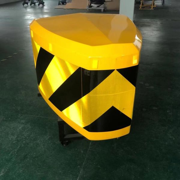 Tested Expressway Highway Crash Attenuator With Anti Collision Pads