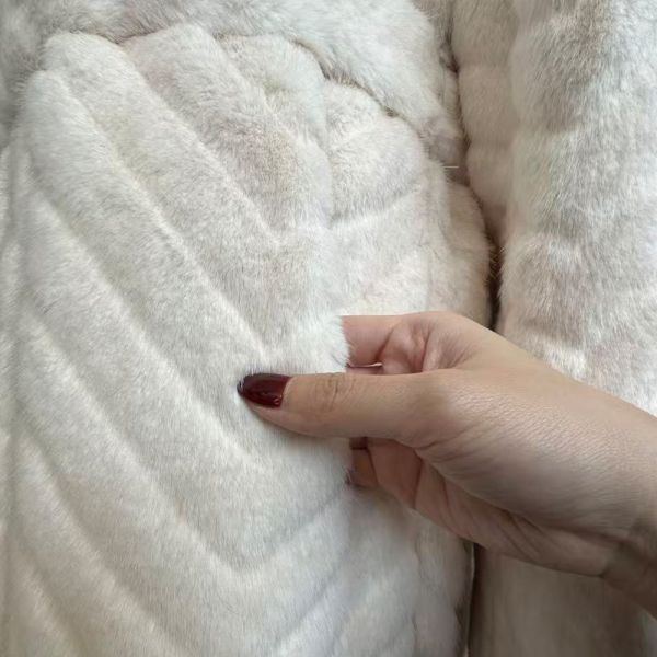 Women Faux Fur Coat Ecofriendly Fur Coat Sizes S44 To XL50 Support Customization Perfect For Winter Fashion