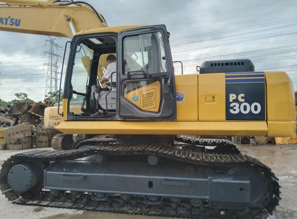 Excavadora Komatsu PC300-7 usada para la venta. Excavadora de rastreo hidráulica confiable de China.