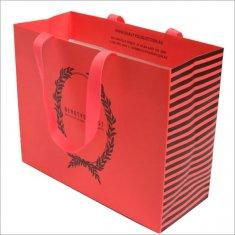 Services d'impression de papier rouges faits sur commande de sacs de transporteur d'achats en ligne pour le vin de empaquetage, cadeaux