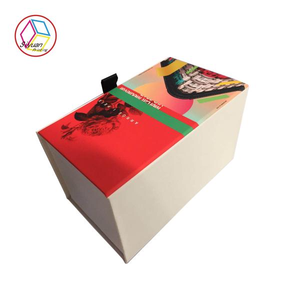 Изготовленная на заказ косметика кладет тип в коробку разнообразную форму бумаги Крафт складывая