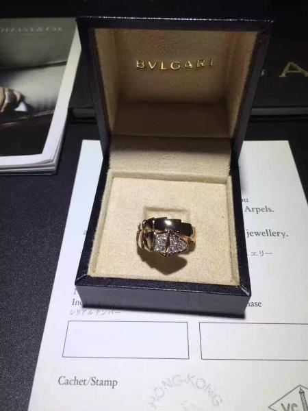  Serpenti one-coil ring in 18 kt rose gold, set with pavé diamonds on the head. brand jewelry