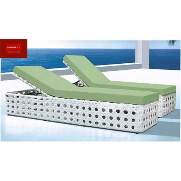 Aluminum Frame Outdoor Pool Sunbed and Round Coffee Table Set for Patio Relaxation