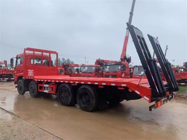 Chassis d'ingénierie Dongfeng 8x4 Poids de charge lourde Chariot à remorque à lit Chariot à pont plat