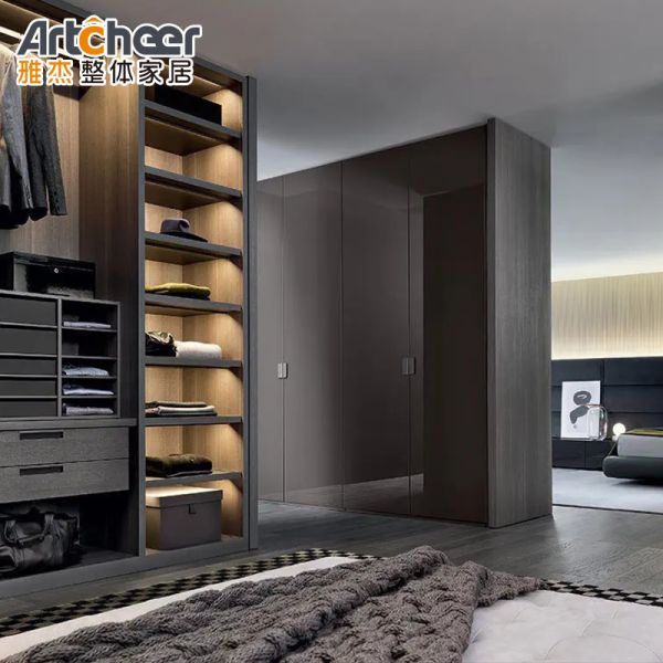Modern Stylish Walk In Wardrobe with Laminated Finish and Customized Size