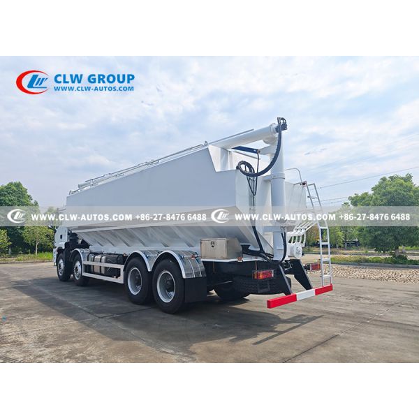 Shacman 8x4 440HP Bulk Feed Transport Truck with 20tons Carbon Steel Tank and Hydraulic Unloading System
