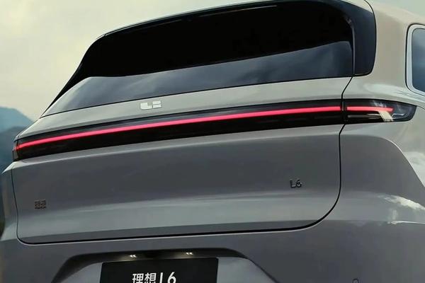 7 Seat Lixiang Electric Car 215KM Rear Wheel Drive Lixiang L6 SUV