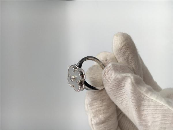 Ouro branco de anel de ouro de Alhambra 18K do vintage com diamante/madrepérola branca