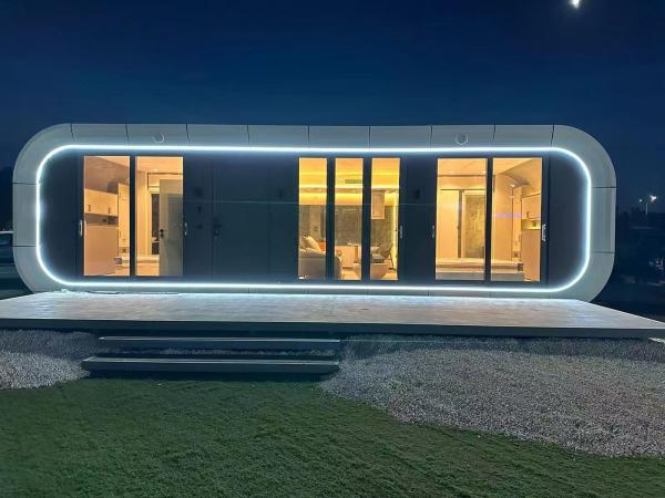 快適さとスタイルの完璧な組み合わせを体験する FULL-KING Apple Cabin House