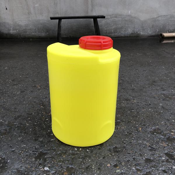 Color amarillo el tanque de dosificación químico polivinílico superior de la bóveda de 13 galones para el tratamiento de aguas de enfriamiento