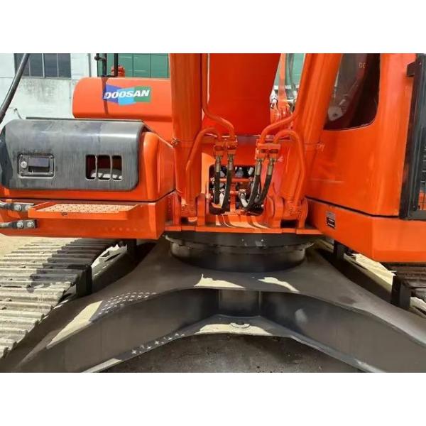 Подержанный экскаватор Doosan DX225 работает как новая машина
