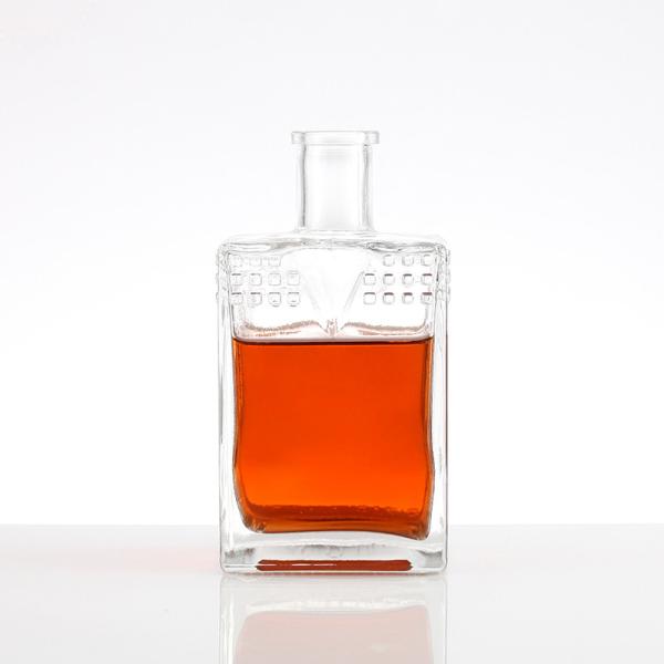 Hot Stamping 0.5L Crystal White Brandy Glass Bottle for Customized Manufacturing Process