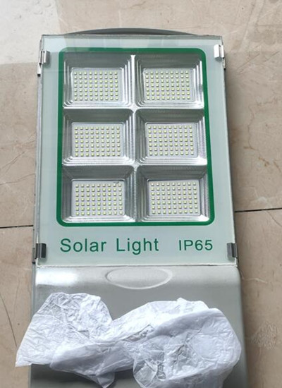 IP65 AL Extra Solar Panel Aio Solar Street Light Work For 3-4 Running Days