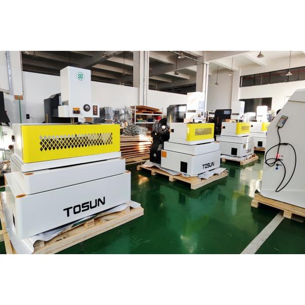 Automatic Vmc650 CNC Vertical Milling Machine with Fanuc Control System
