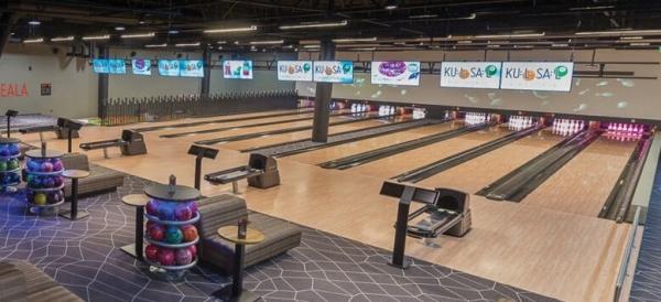 Custom Brunswick Bowling Machine With 24m Fitness Center And Excellent Bowling Ball