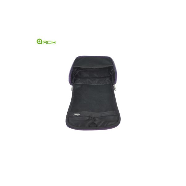 В крышке застегнутые на молнию аксессуары перемещения сумки тщеты макияжа карманов кладут в мешки