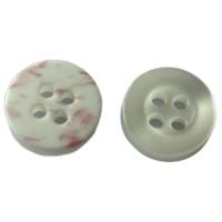 Fausse utilisation d'effet de perle de quatre trous sur les boutons en plastique de fantaisie de chemise avec le fond coloré