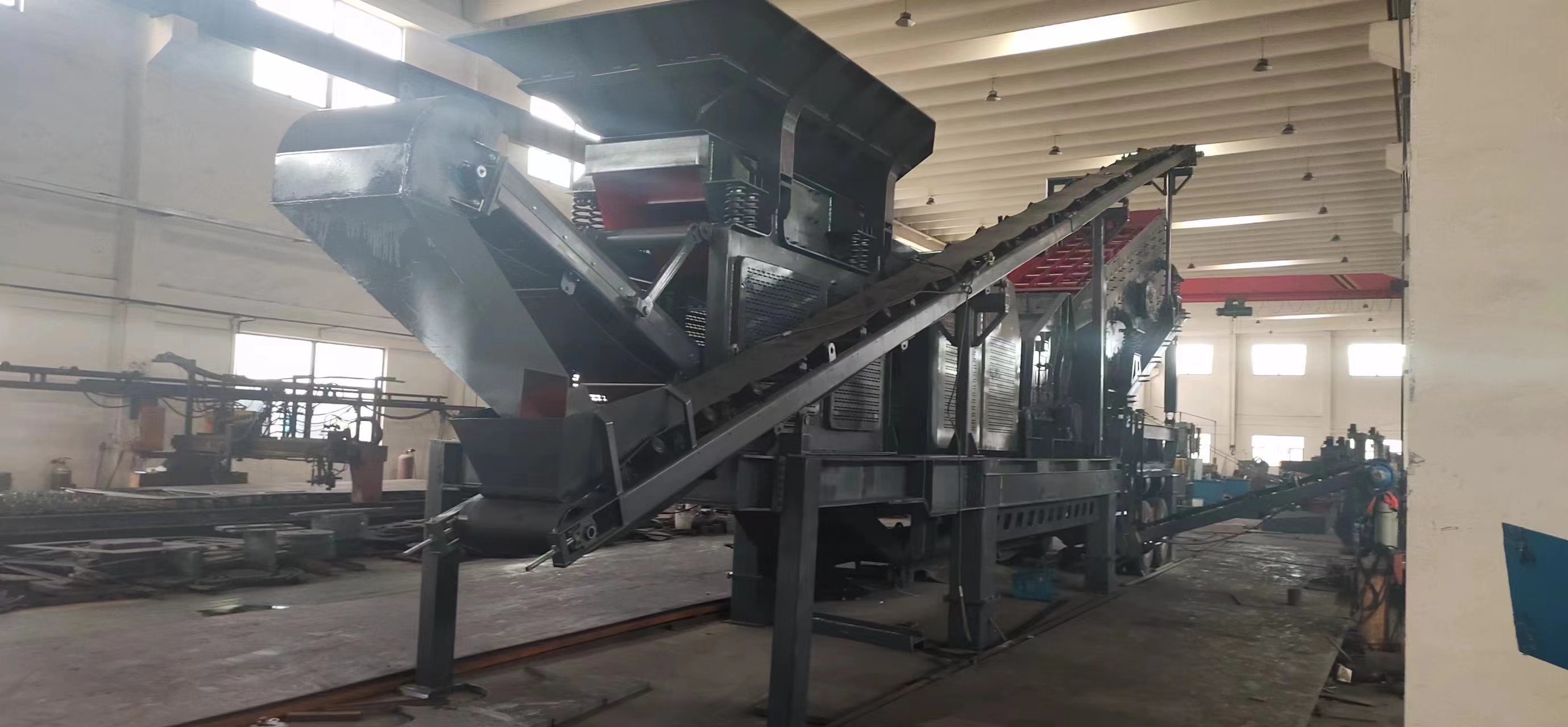 Mobile Granite Impact Crusher Machine 100 T/H Customized Request Outlet Size 50-100mm