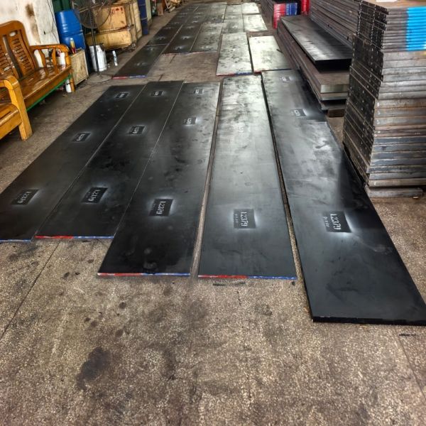 Cold Work Tool Steel Round Bar with R Dia 8-800, 3000-6000mm Length and 7.85 g/cm3 Density