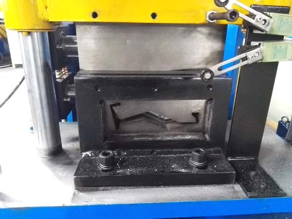 Крен стержня канала к датчика света металла пользы гипсокартона стальной формируя машину