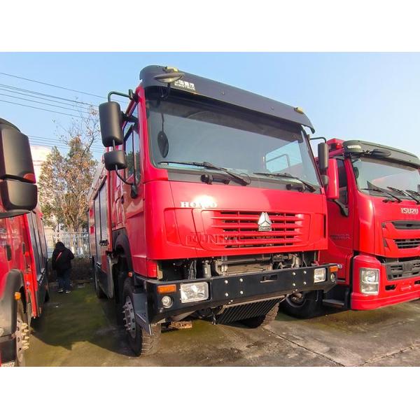 HOWO 4*4 Пожарный грузовик HOWO 5000L Водяная пенная цистерна Пожарный грузовик Мини пожарный грузовик