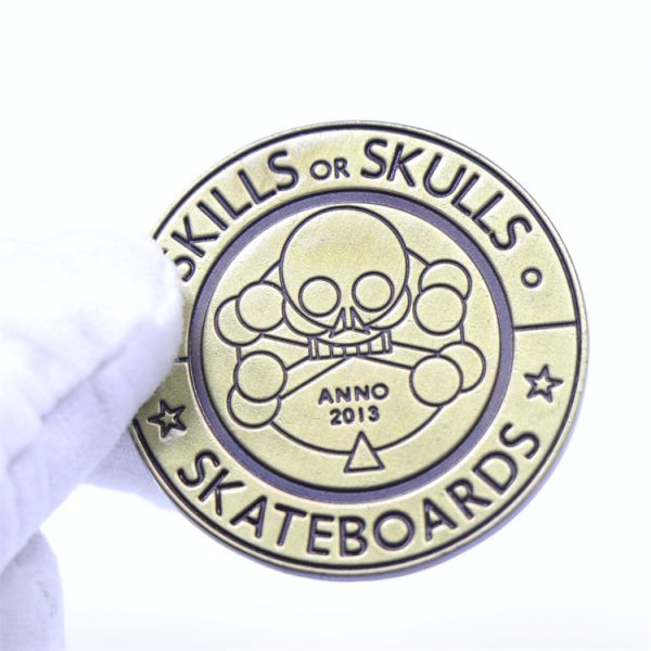 Robust Custom Metal Logo Labels Durable Engraved Metal Clothing Tags Corrosion Resistant