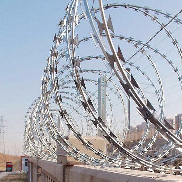 304 Stainless Steel Razor Wire , Hot Dipped Galvanized Concertina Coil Wire