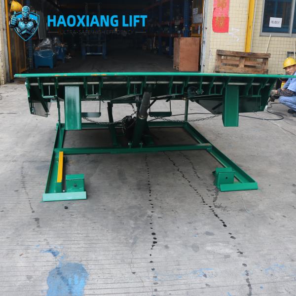 Automatic Loading Bay Dock Leveller Steel Plate Lifter For Cargo Loading And Unloading Hydraulic Loading Dock