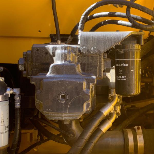 Used Komatsu PC200 Backhoe Excavator Second Hand Construction Machinery Water Cooling