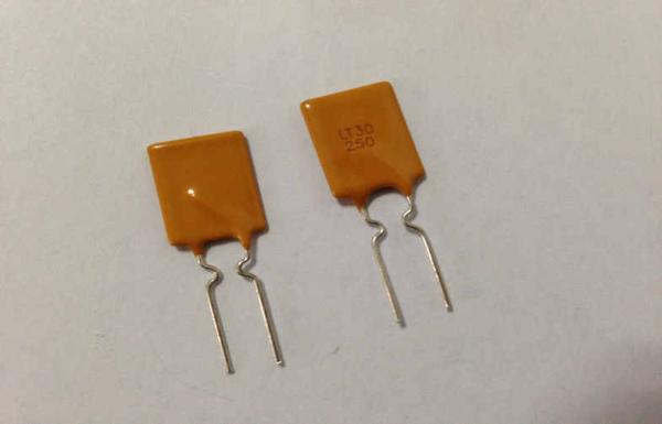 Dip 30V 2.5A PPTC Resettable Fuse