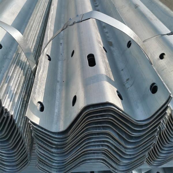 Galvanizado Q235 Q345 W Balcão ondulado Metal Highway Guardrail