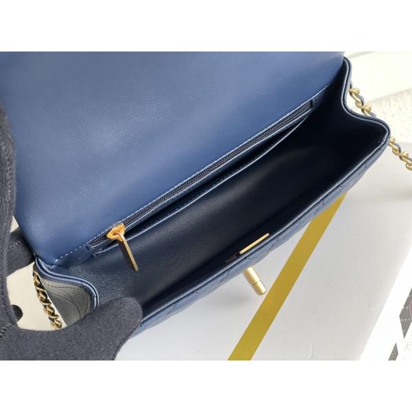 Petits cuir de vachette et or granuleux Tone Metal de Chanel Branded Ladies Handbag Caviar