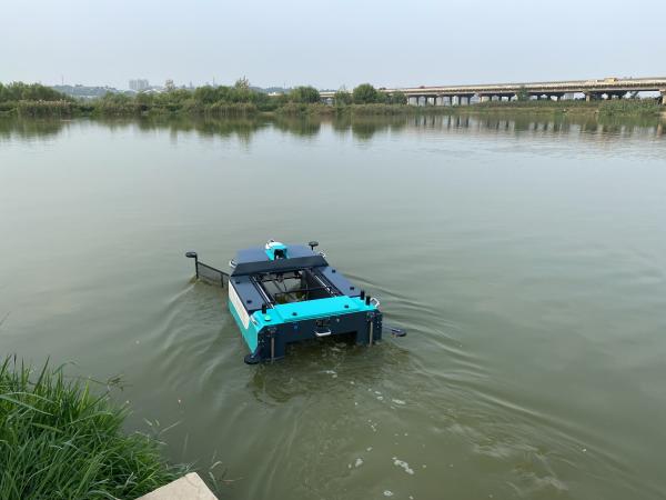 USV Water Surface Cleaning Robot High Speed Unmanned Survey Boat 360kg Rubbish / Day