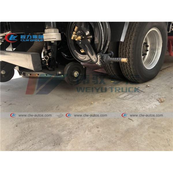 Dongfeng Road Sweeper09 8CBM 8 Tons Dongfeng vacuum road sweeper truck