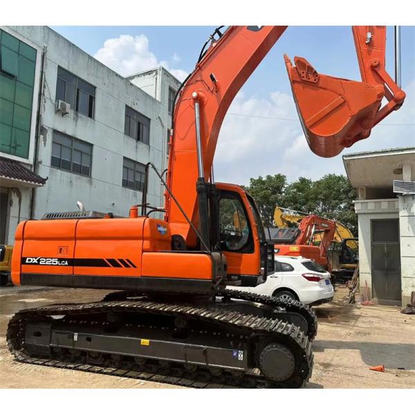 Venda em bom estado, de segunda mão, escavadeira hidráulica Doosan DX225LC.