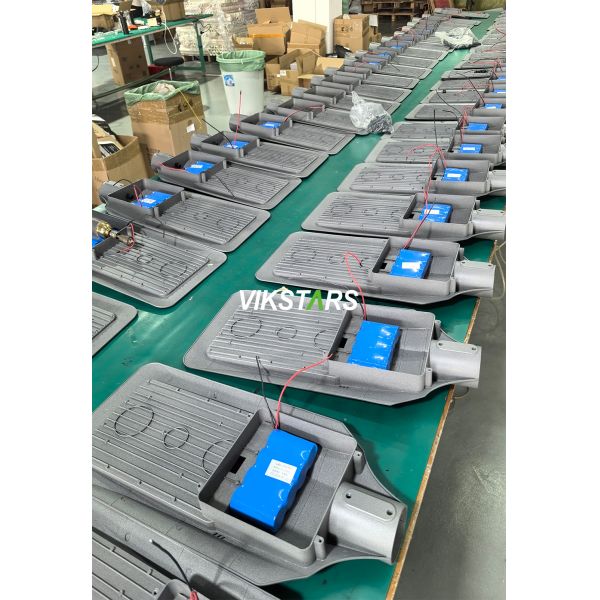 Newest Private Mold 300w 500w 600w 1000w 1600w Solar Street Lights For 10m Height IP66 waterproof