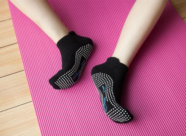 Eco Friendly Yoga Socks Quick Dry Anti slip Damping Bandage Pilates Ballet Socks Good Grip With Jacquard / Embroidery